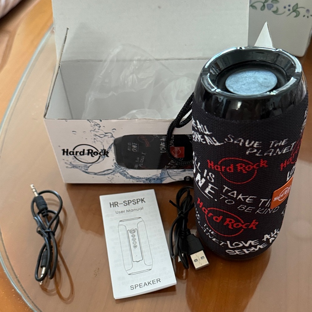 Hard Rock Cafe Bluetooth Speaker - Black and Red